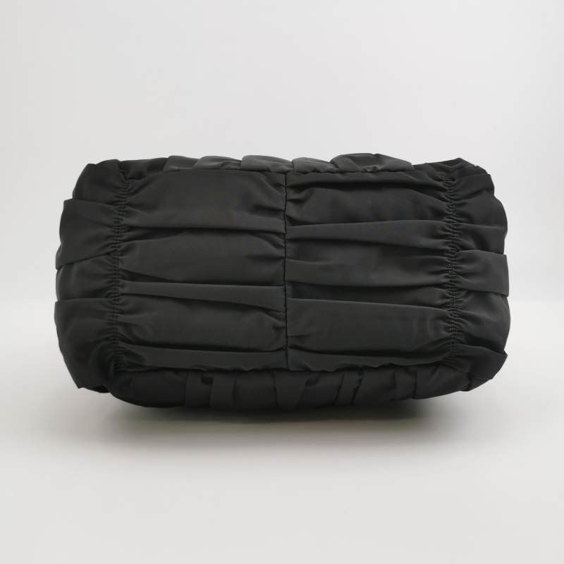 Prada Gaufre 羊皮 尼龍布 純色 字母 Logo 褶皺 斜挎包 單肩包-5