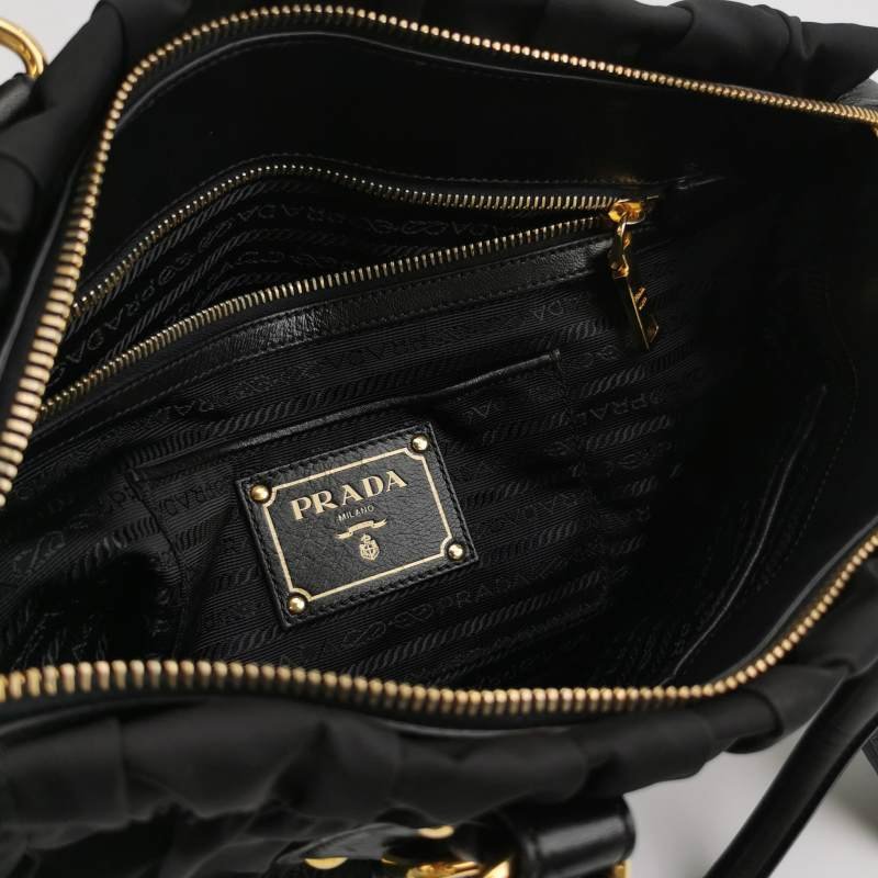 Prada Gaufre 羊皮 尼龍布 純色 字母 Logo 褶皺 斜挎包 單肩包-7