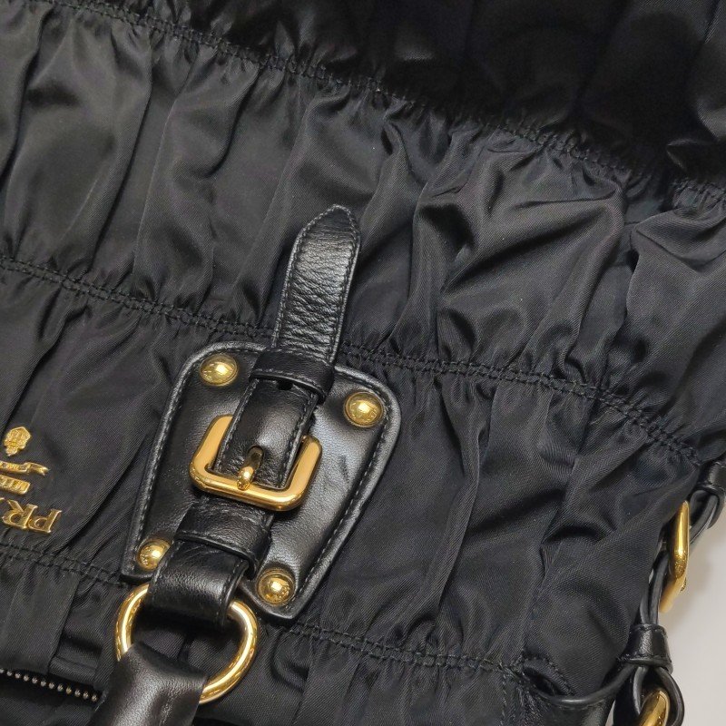 Prada Gaufre 羊皮 尼龍布 純色 字母 Logo 褶皺 斜挎包 單肩包-15