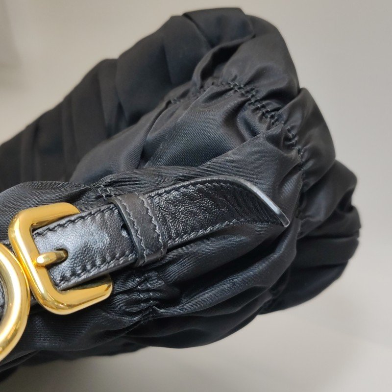 Prada Gaufre 羊皮 尼龍布 純色 字母 Logo 褶皺 斜挎包 單肩包-24