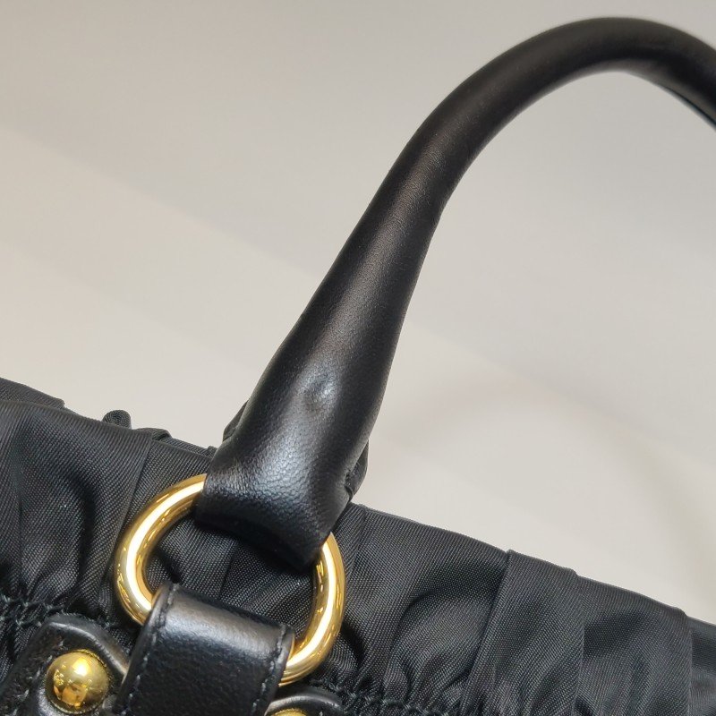 Prada Gaufre 羊皮 尼龍布 純色 字母 Logo 褶皺 斜挎包 單肩包-27