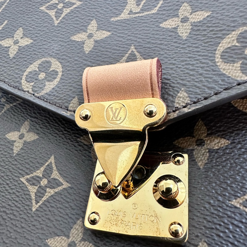 LV老花郵差包-10