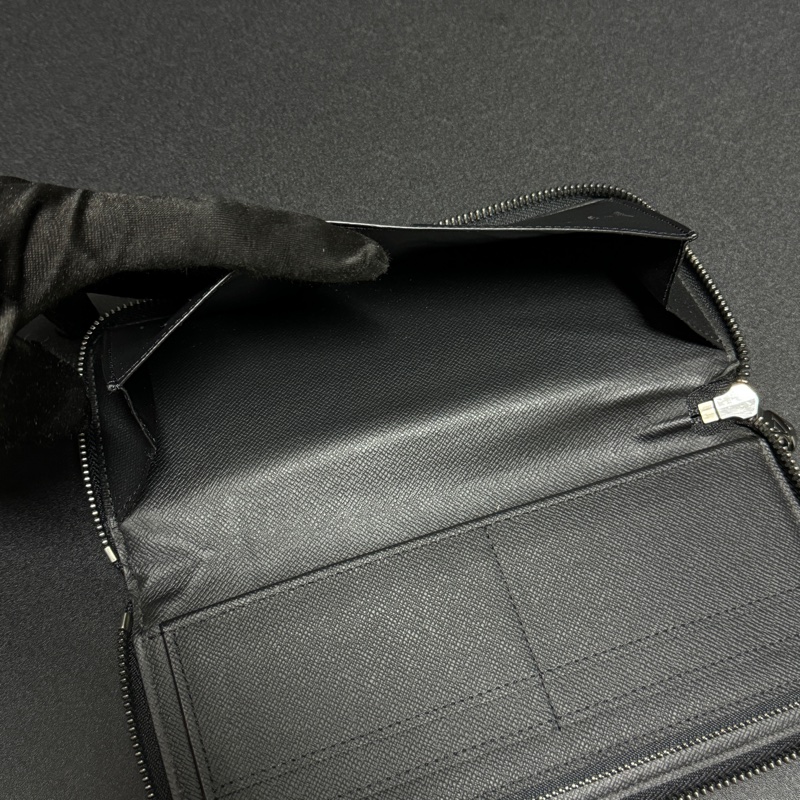 (極新全配💝) LV M62295 最新晶片款 黑武士長夾 專櫃29600-14