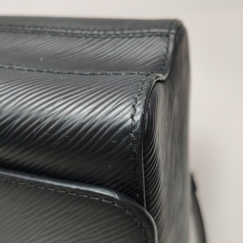 Louis Vuitton (LV) Twist 中號 牛皮 水波紋 LV旋轉鎖扣 斜背包 單肩包-12