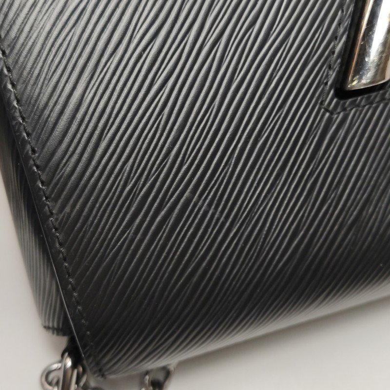 Louis Vuitton (LV) Twist 中號 牛皮 水波紋 LV旋轉鎖扣 斜背包 單肩包-13