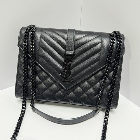 （近全新品💝） YSL 聖羅蘭 “so black” 全黑 信封斜背包 專櫃96500！
