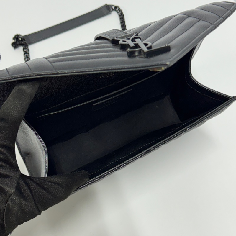 （近全新品💝） YSL 聖羅蘭 “so black” 全黑 信封斜背包 專櫃96500！-17