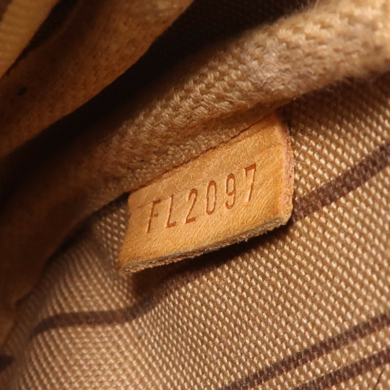 LOUIS VUITTON 【萬聖節商品】Monogram Mini Pochette Accessoires金扣手挽袋-6