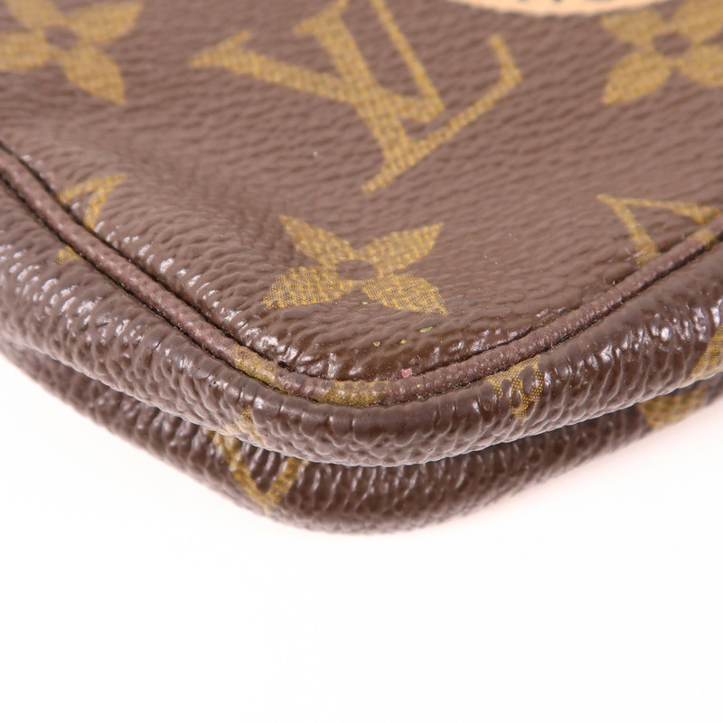 LOUIS VUITTON 【萬聖節商品】Monogram Mini Pochette Accessoires金扣手挽袋-9