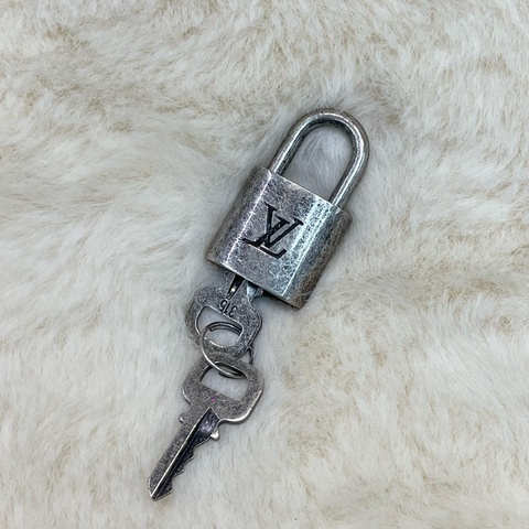 LV 黑銀色造舊鎖 I612
