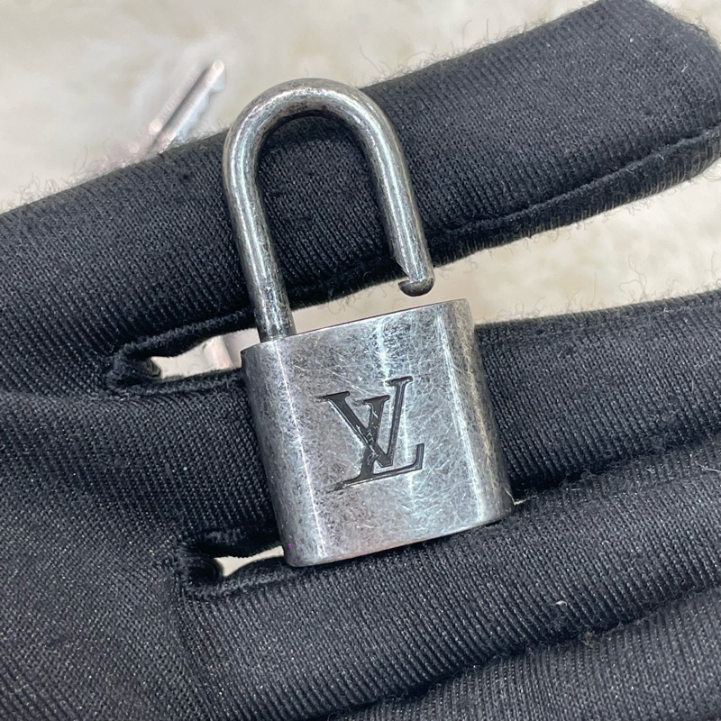 LV 黑銀色造舊鎖 I612-1