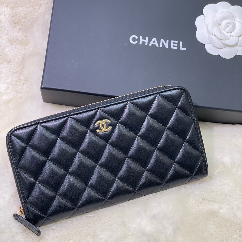 CHANEL 黑金拉鏈羊皮長夾 XB658-0