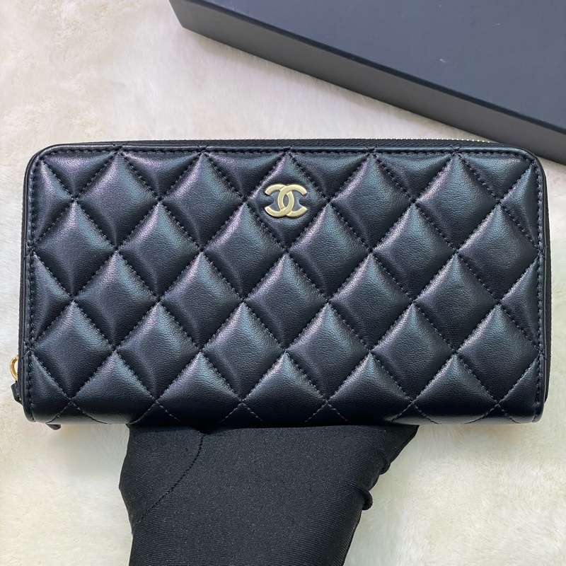 CHANEL 黑金拉鏈羊皮長夾 XB658-1