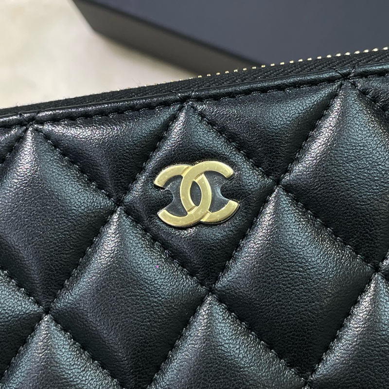 CHANEL 黑金拉鏈羊皮長夾 XB658-23