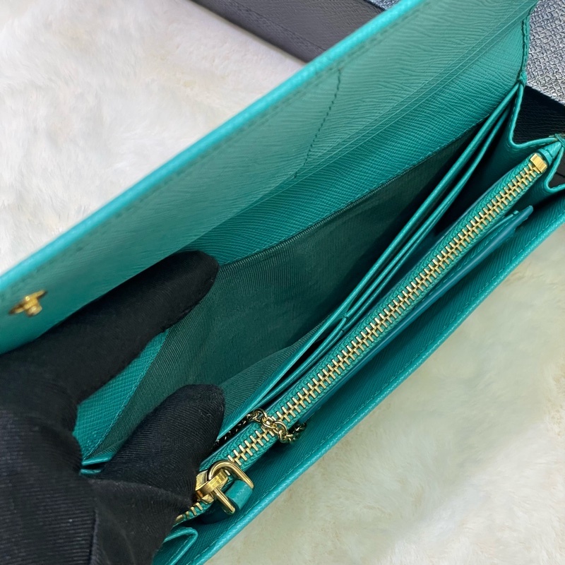 PRADA 湖水綠長夾 XB674-17