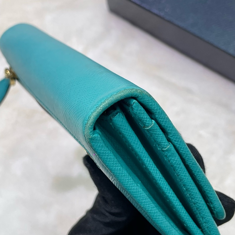 PRADA 湖水綠長夾 XB674-31