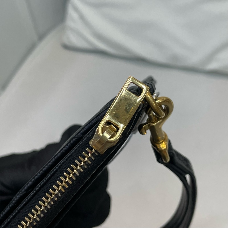 YSL 黑金色V紋手拎包 XB624-16