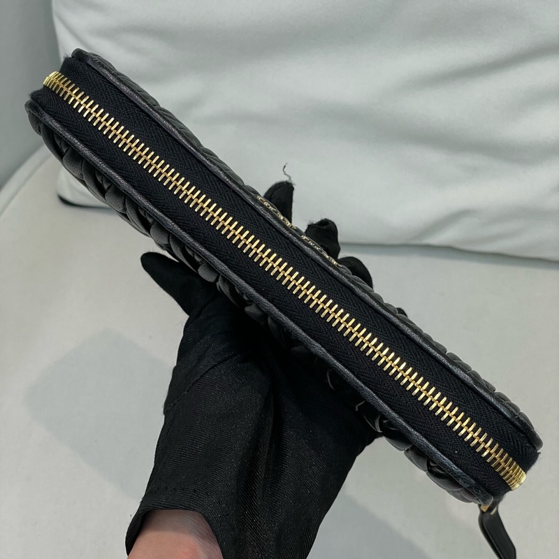 MIU MIU 黑色編織紋長夾 X209-4