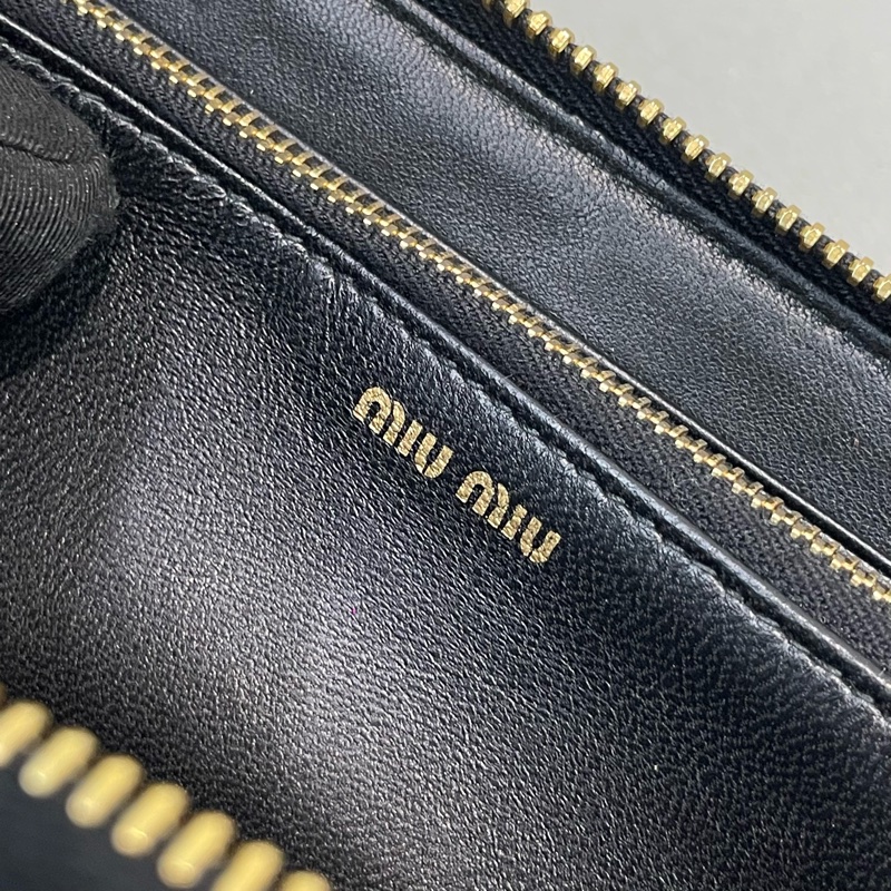 MIU MIU 黑色編織紋長夾 X209-17