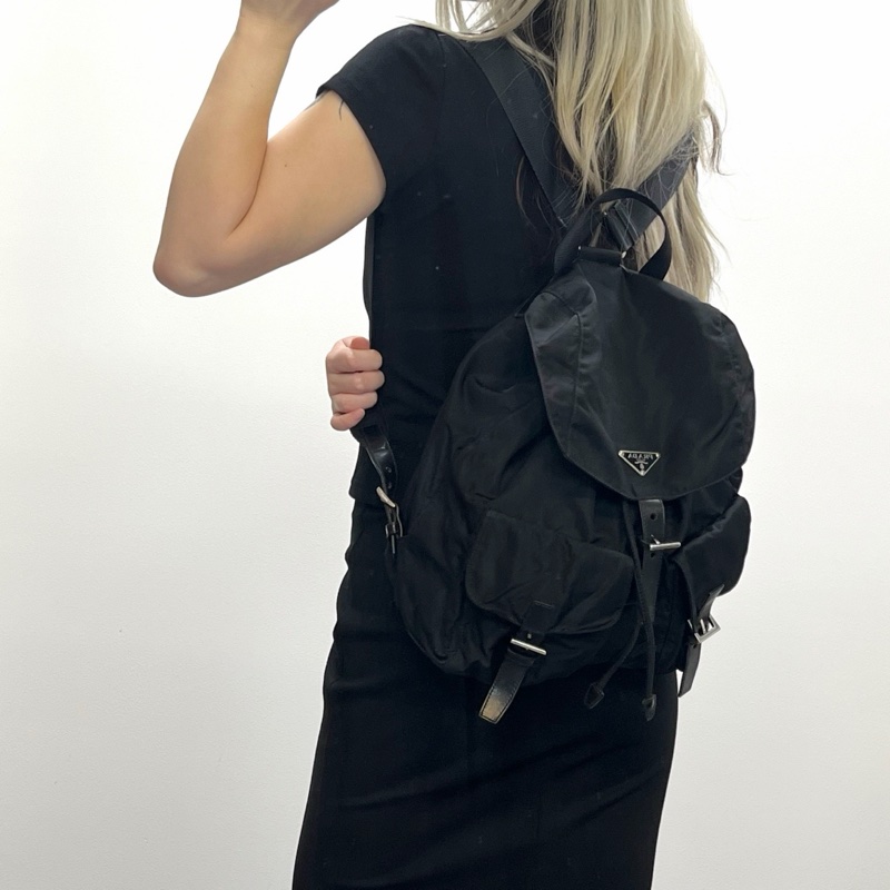 「JL精品代購」Prada黑銀降落傘雙肩包大號-1