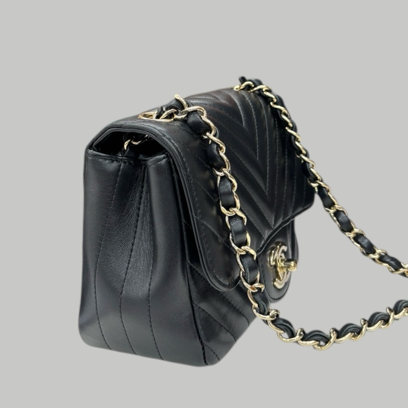 Chanel Lambskin Square 羊皮方胖金扣-5