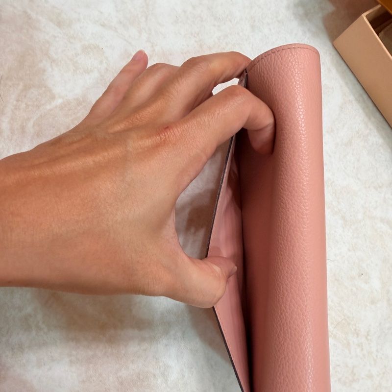 Louis Vuitton LV M64082 Sarah 經典花紋全皮革壓紋扣式長夾.-8