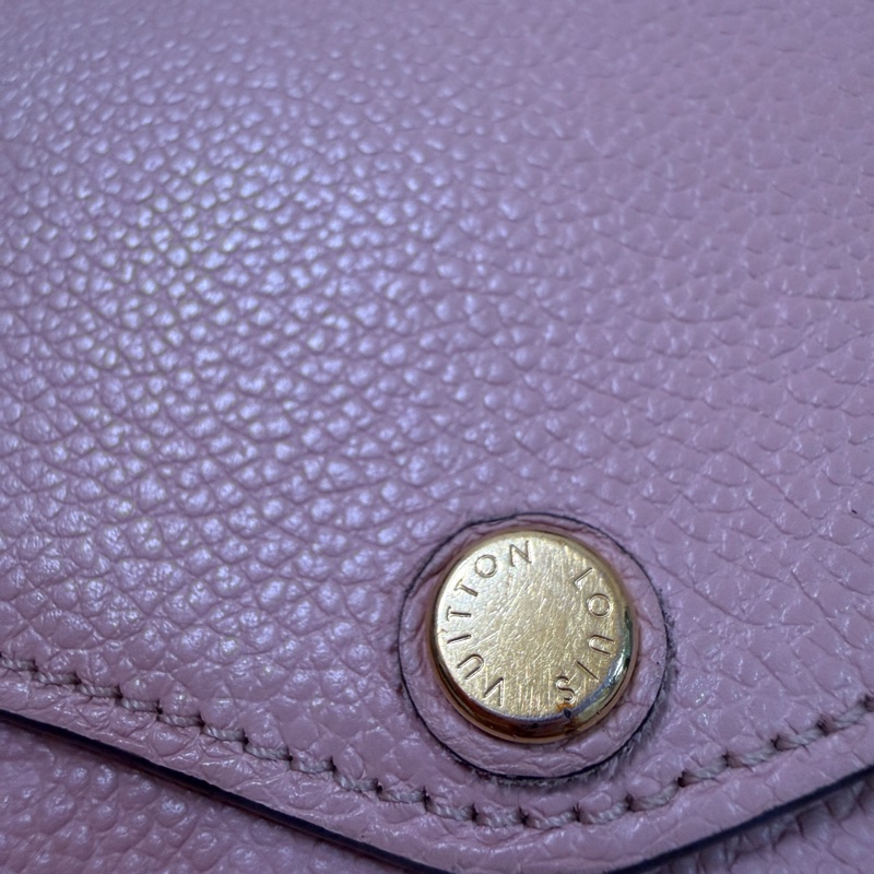 Louis Vuitton LV M64082 Sarah 經典花紋全皮革壓紋扣式長夾.-22