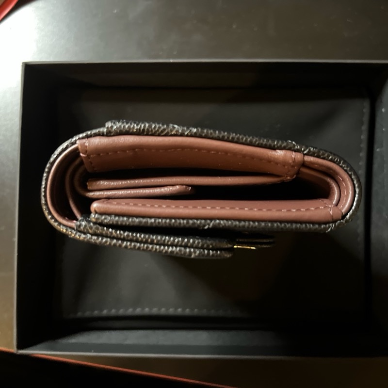 香奈兒 經典小型口蓋皮夾 小羊皮與金色金屬黑-2