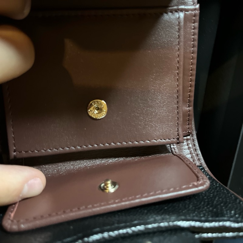 香奈兒 經典小型口蓋皮夾 小羊皮與金色金屬黑-5
