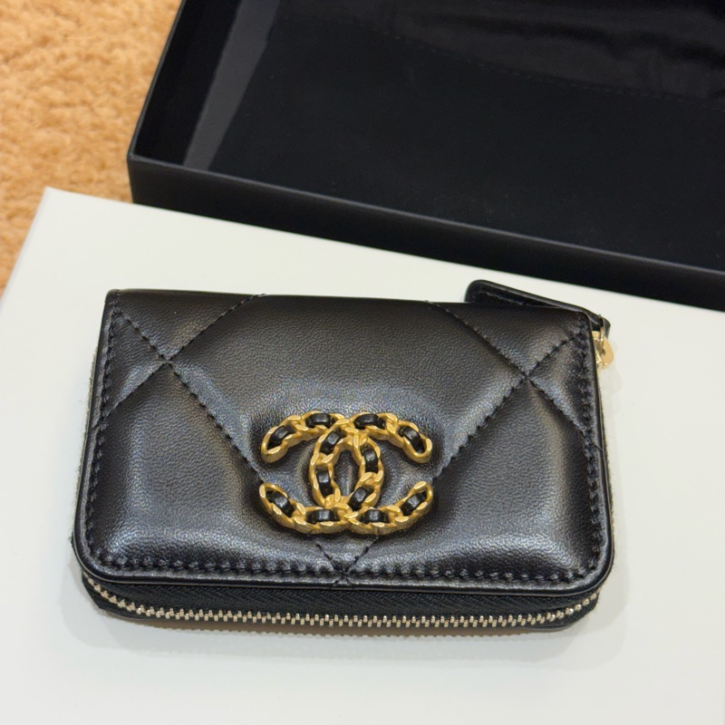 CHANEL 香奈兒 19系列經典金屬LOGO菱紋小羊皮拉鍊零錢包(黑金)-4