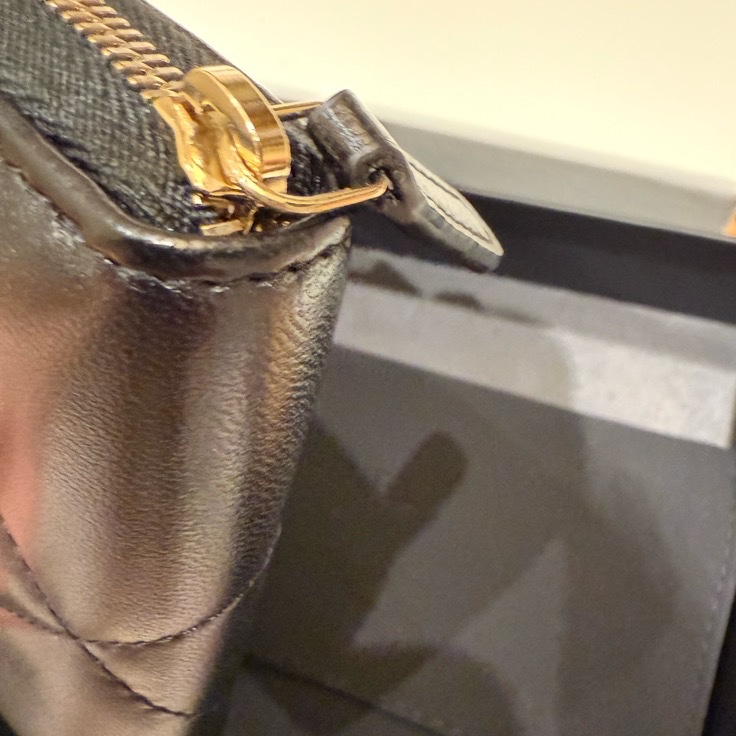 CHANEL 香奈兒 19系列經典金屬LOGO菱紋小羊皮拉鍊零錢包(黑金)-14