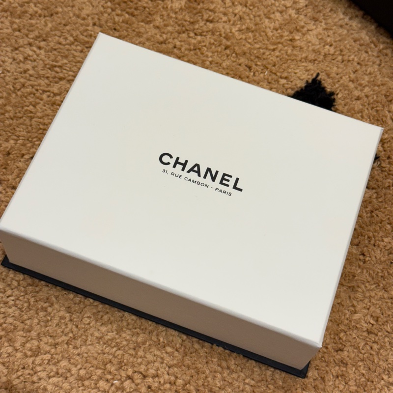 CHANEL 香奈兒 19系列經典金屬LOGO菱紋小羊皮拉鍊零錢包(黑金)-16