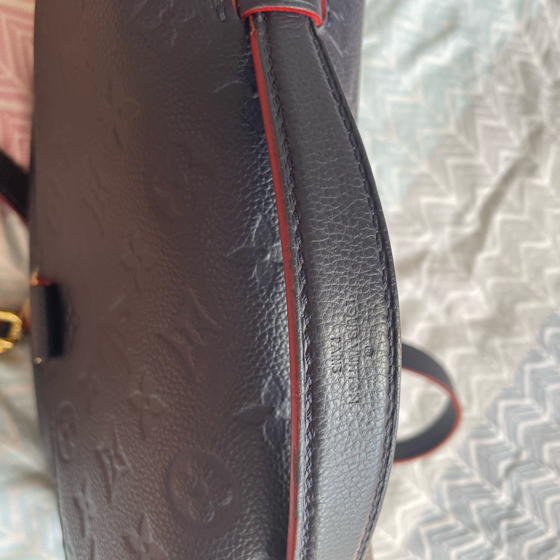 LV 真皮郵差包-8