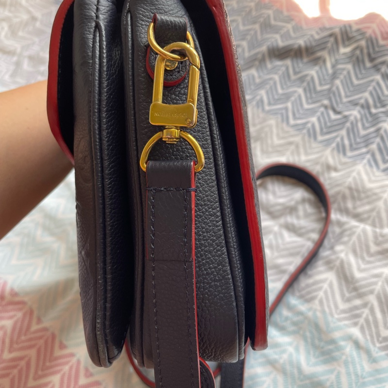 LV 真皮郵差包-9