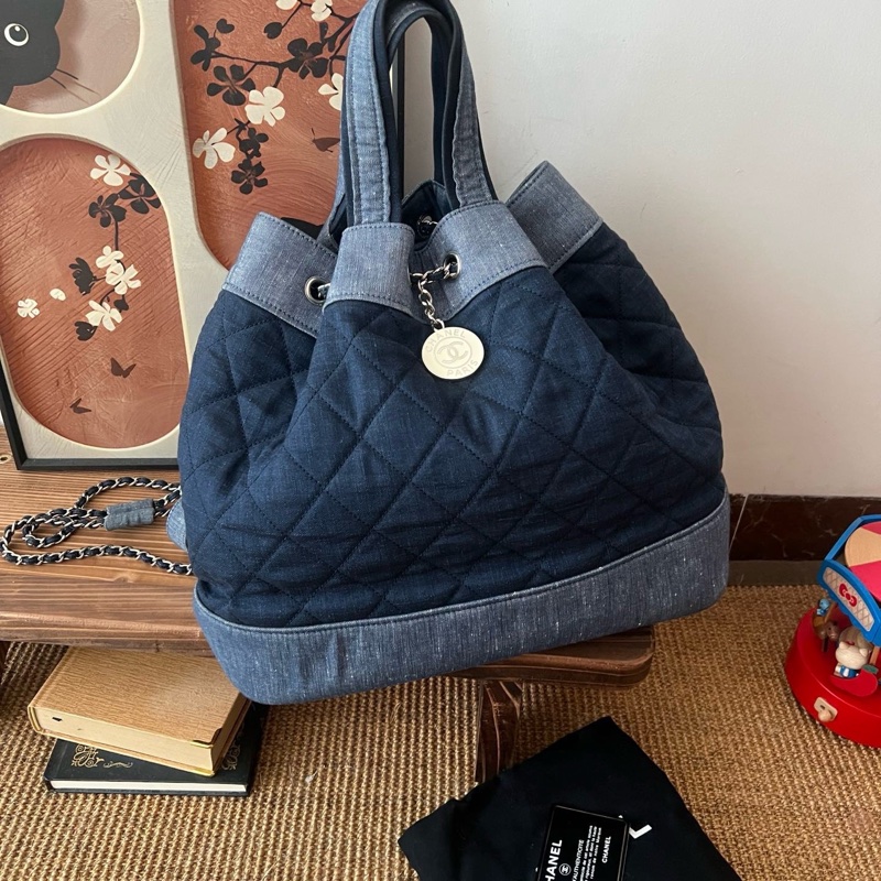 Chanel牛仔丹寧布水桶鍊帶手提雙肩包-0