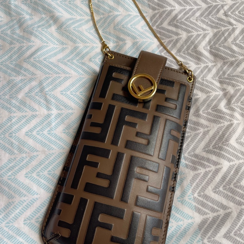 Fendi 真皮手機包 (有信用卡位)-0