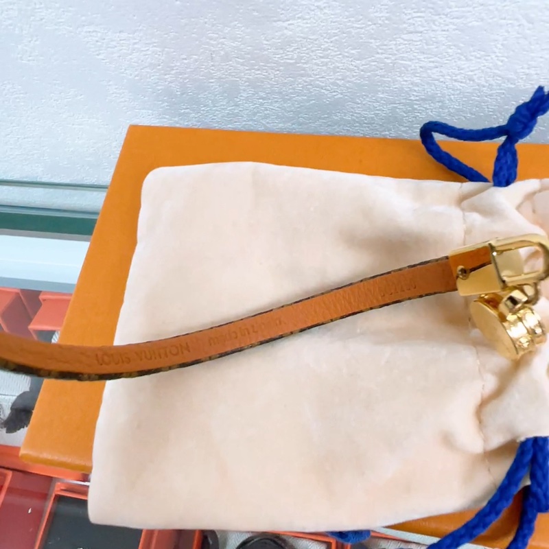Lv tribute 吊墜皮革老花手繩/手環-7