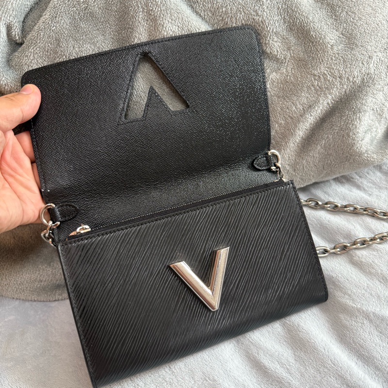 Lv twist woc鏈條包 黑色水波紋銀扣-7