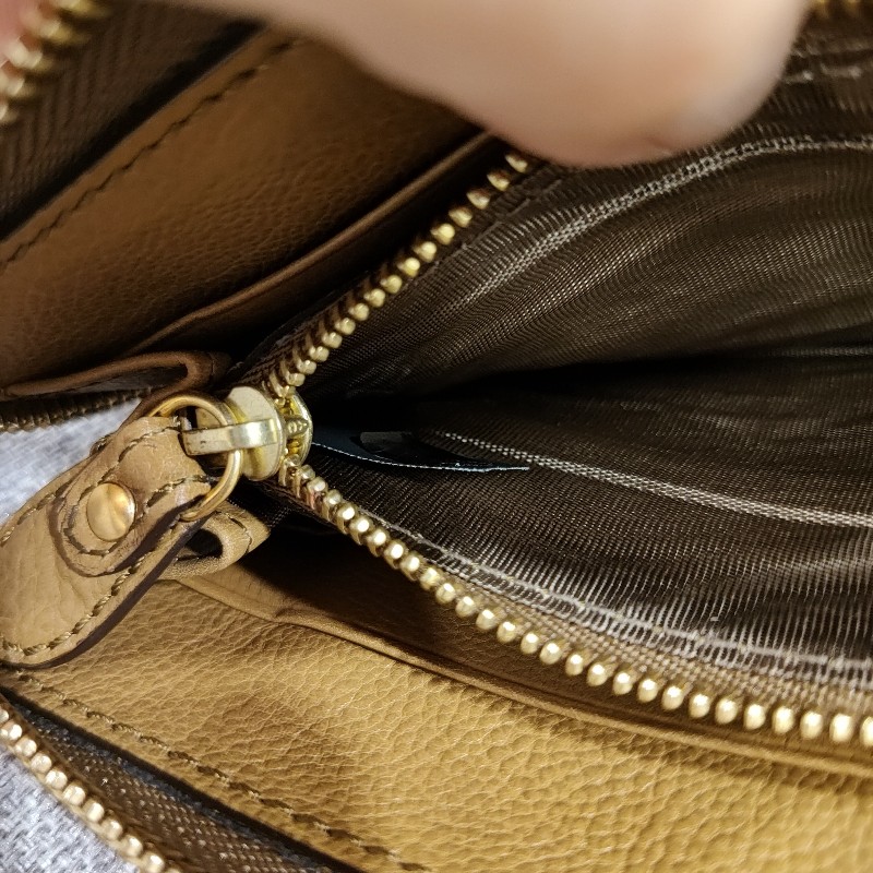 Chloe elsie 焦糖色荔枝皮 十字 金釦 旋釦金屬設計 L型 長夾 錢包 皮夾 漂亮-14