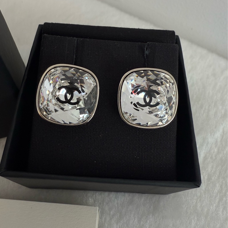閒置新品CHANEL方型水鑽c logo針式耳環B17B-1