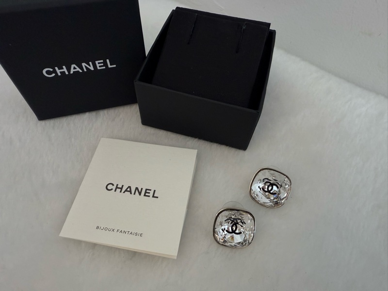 閒置新品CHANEL方型水鑽c logo針式耳環B17B-2