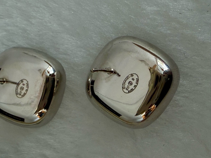 閒置新品CHANEL方型水鑽c logo針式耳環B17B-3