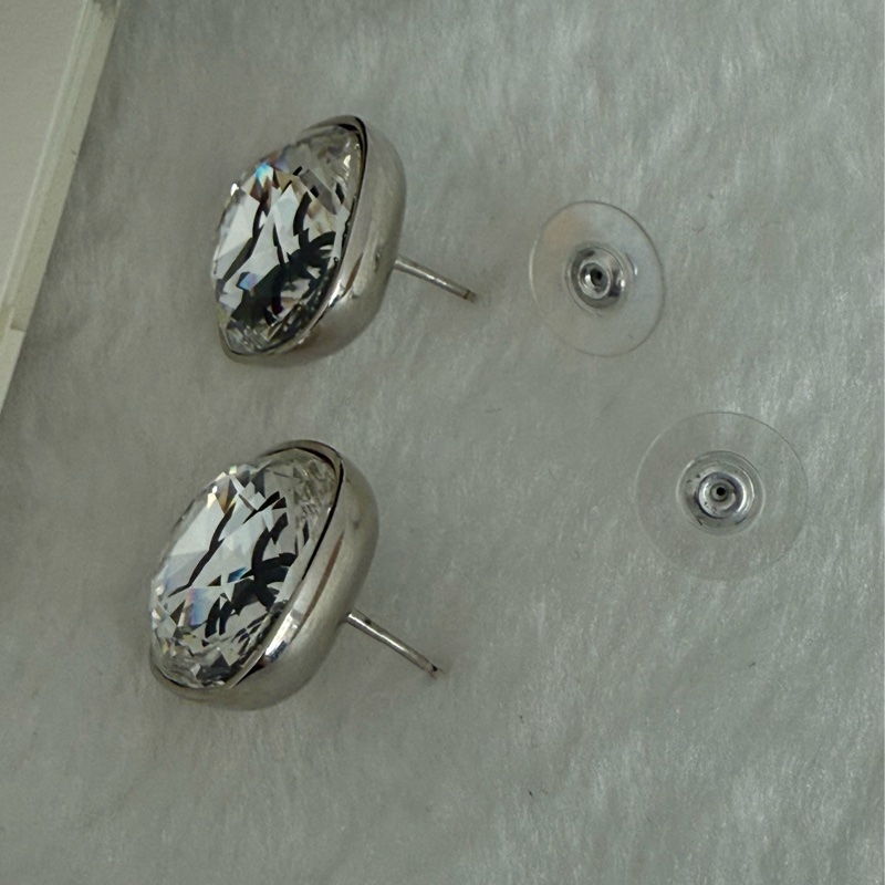 閒置新品CHANEL方型水鑽c logo針式耳環B17B-4