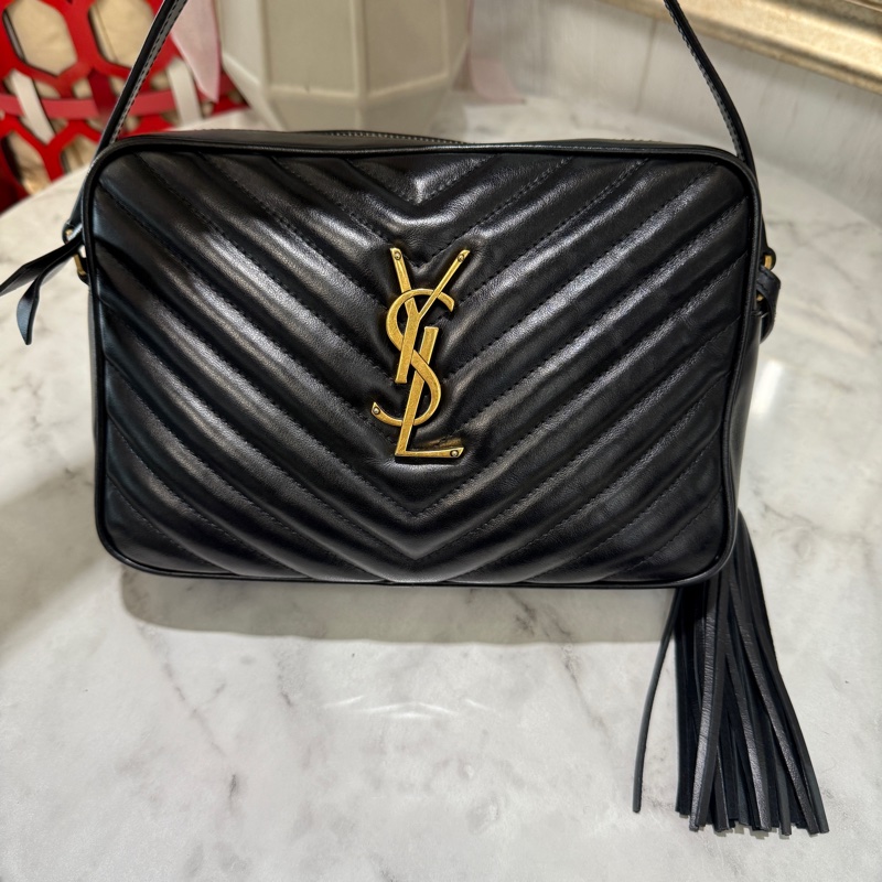 YSL黑牛皮V型紋金釦流蘇ㄇ拉相機包-0