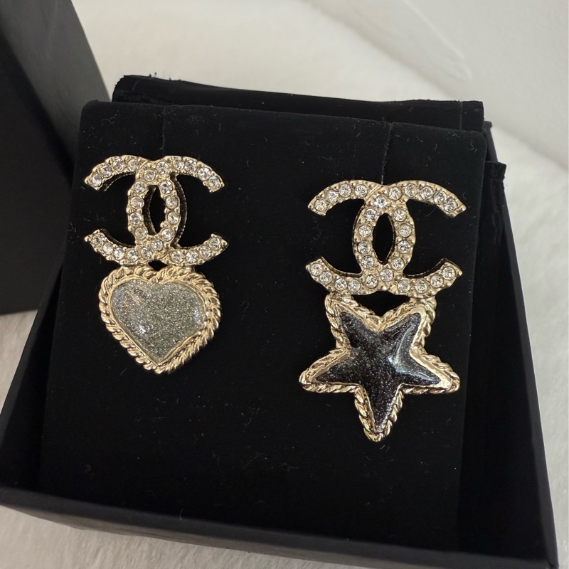 二手CHANEL金色水鑽c logo星星+愛心針式耳環A20S-1