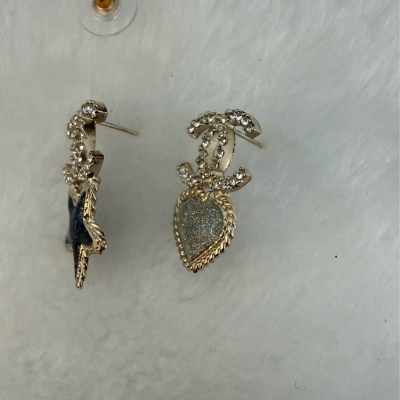 二手CHANEL金色水鑽c logo星星+愛心針式耳環A20S-10