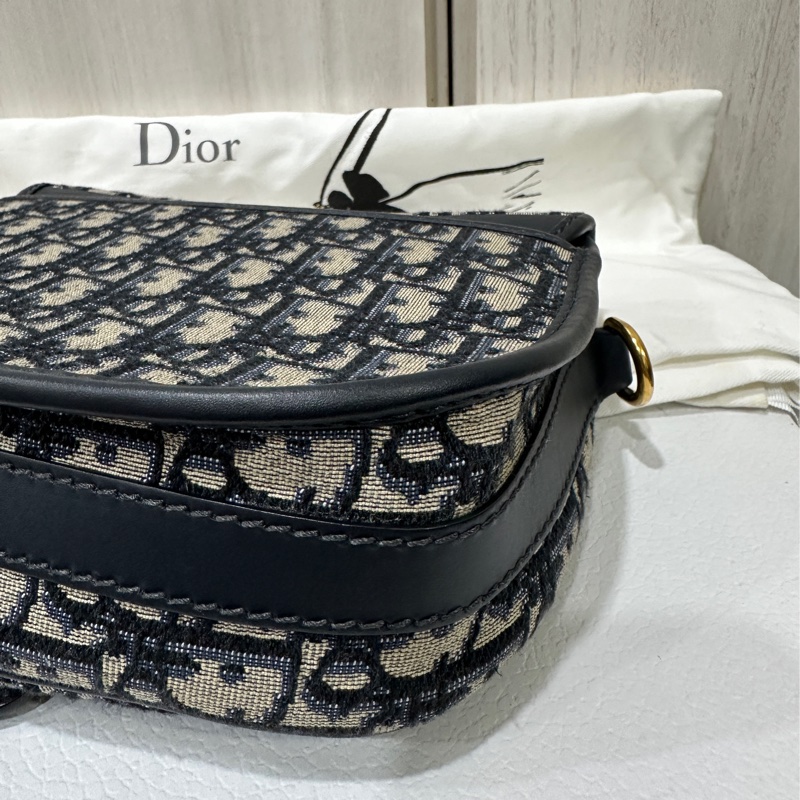 DIOR BOBBY 藍緹花金扣中號斜背包-8