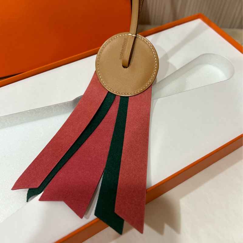 全新 HERMES 愛馬仕Paddock Flot皮革撞色徽章吊飾/掛飾(桃X綠)-2