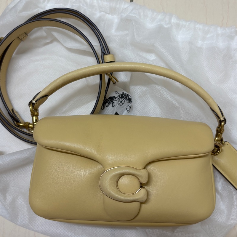 Coach Pillow Tabby 18/26 系列的變形款（小巧鵝蛋黃色）-6