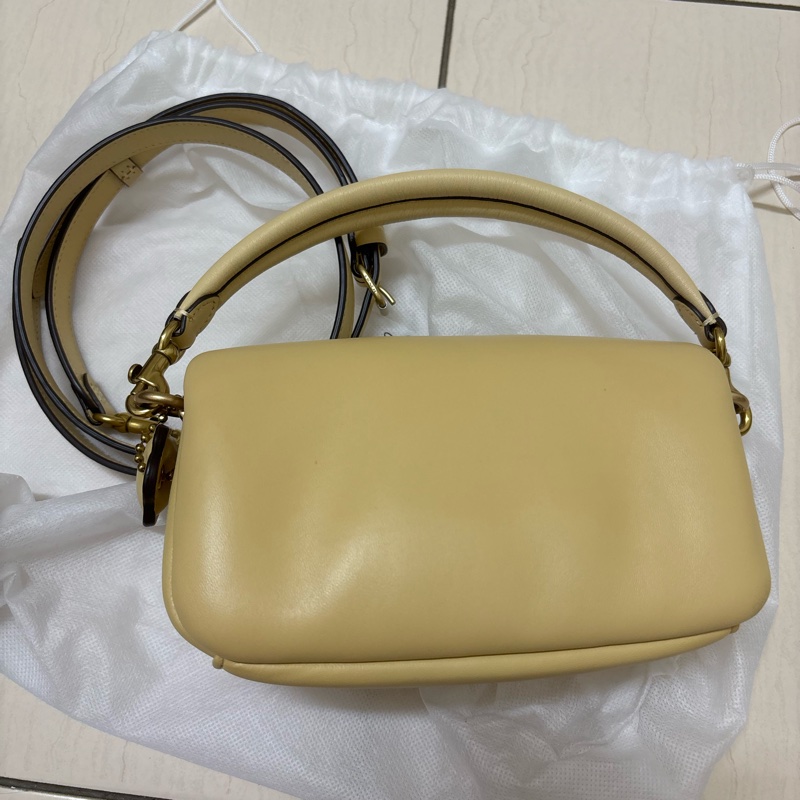 Coach Pillow Tabby 18/26 系列的變形款（小巧鵝蛋黃色）-7